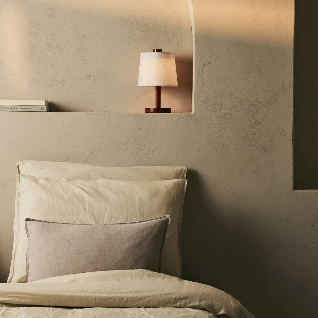Rover kastanjebruine houten oplaadbare lamp | Snoerloos, dimbaar en linnenmix