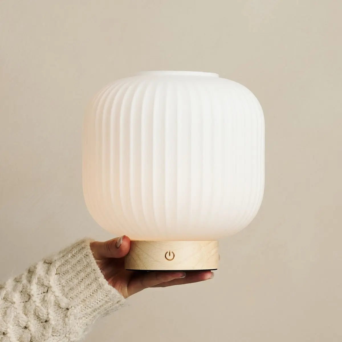 Lyla Lichtbruine Unieke Oplaadbare Lamp | Glazen lampenkap, dimbaar en 3 lichtmodi