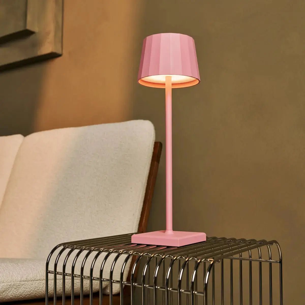 Wouter Flamingo Roze Oplaadbare Tafellamp | Draadloos opladen en batterijduur van 120 uur
