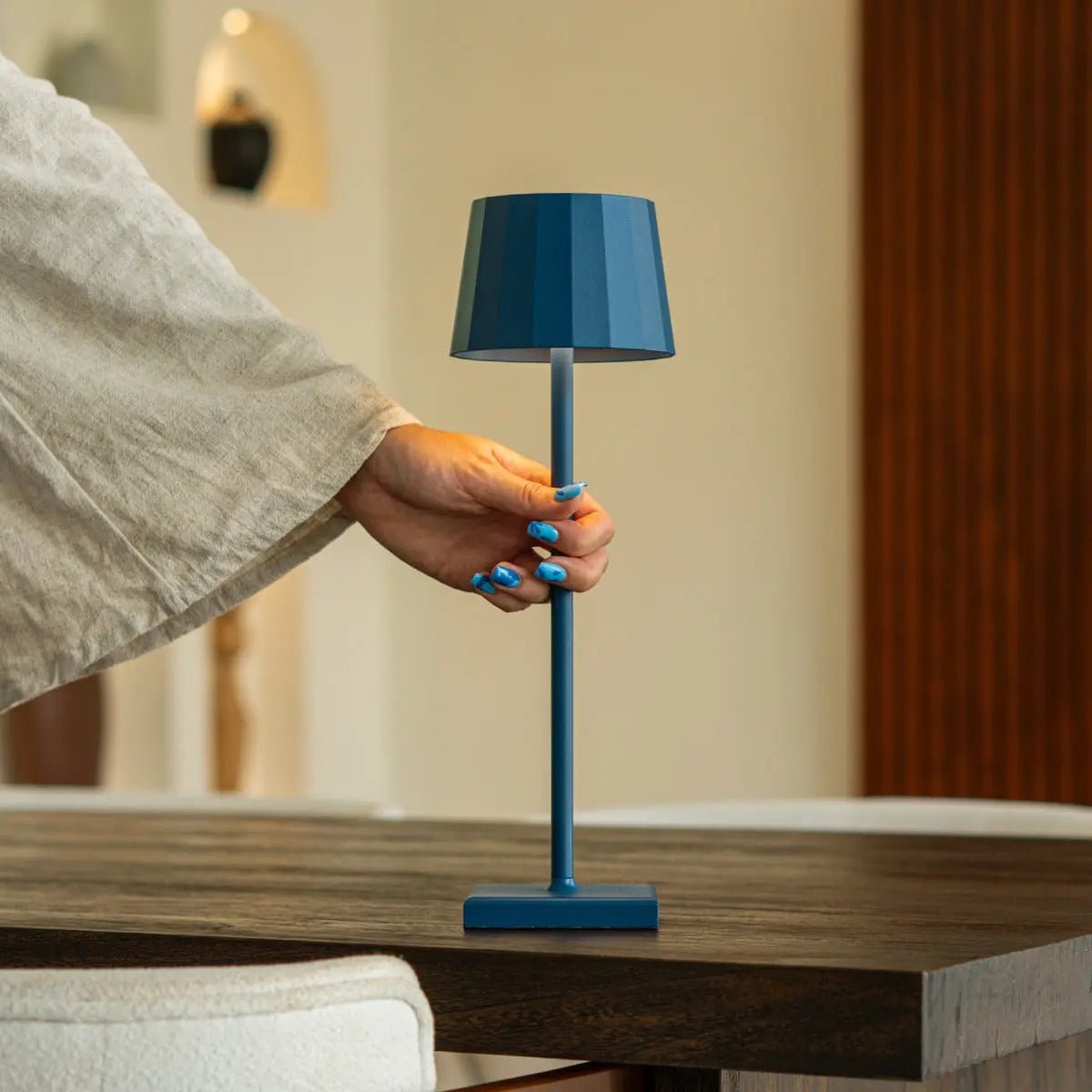 Wouter Delfts Blauw Oplaadbare Tafellamp | Draadloos opladen en batterijduur van 120 uur
