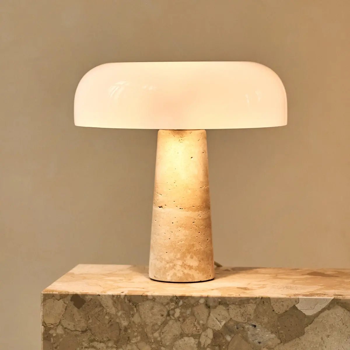 Emily travertijnlamp | Elegant ontwerp met glazen kap