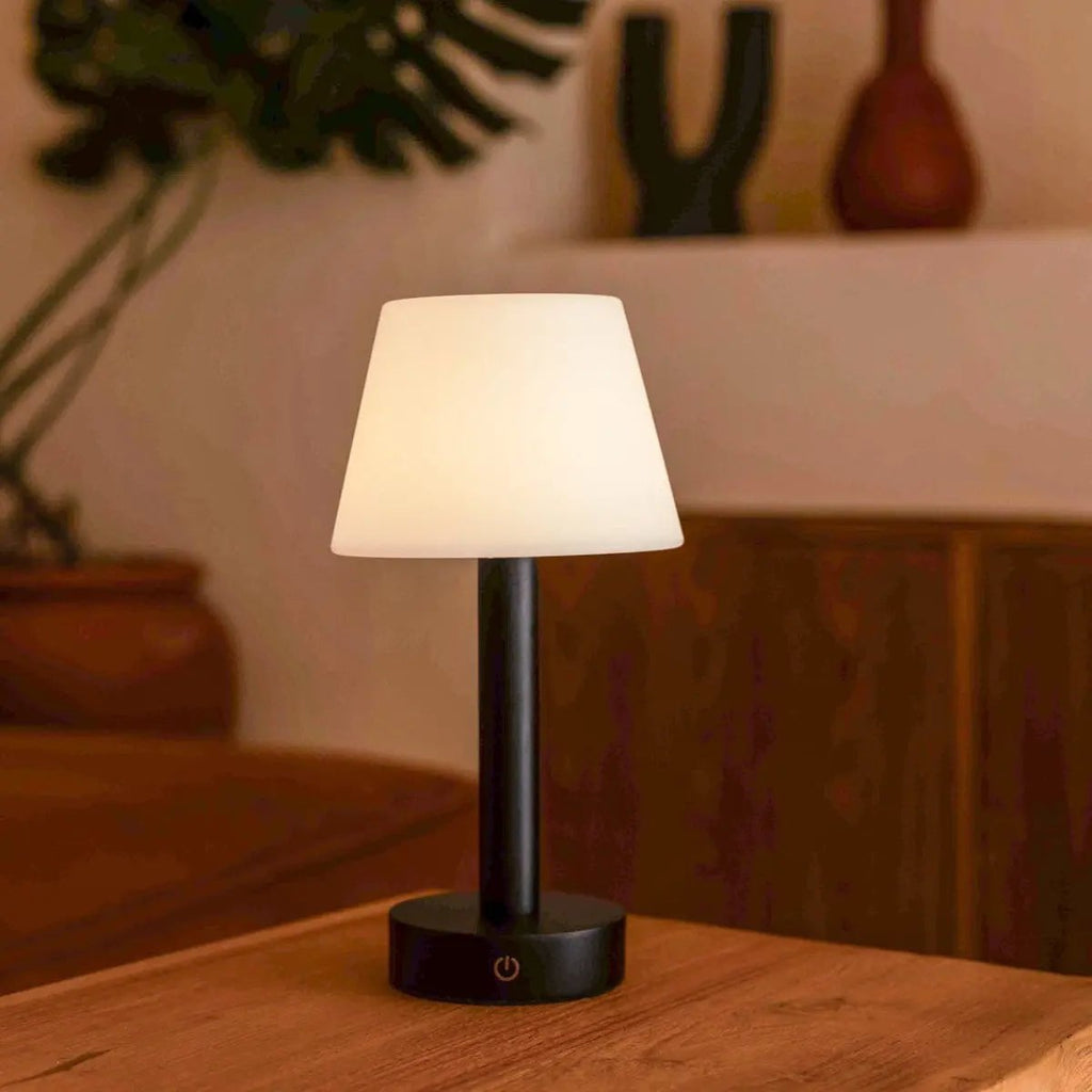 Zoë Zwarte Houten Oplaadbare Tafellamp | Dimbaar, USB-C en tot 80 uur batterijduur