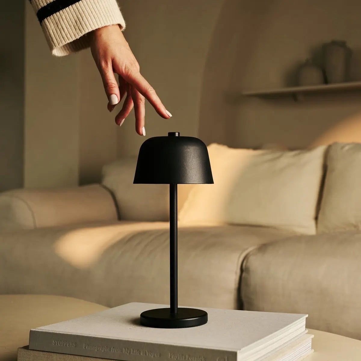 Anton Zwarte Oplaadbare Tafellamp | Stijlvolle en draadloze verlichting