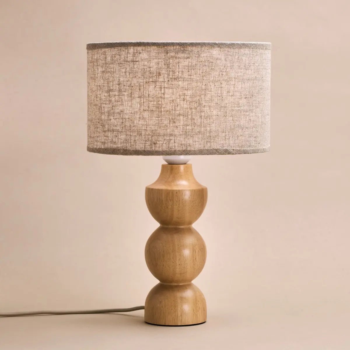 Oliver Lichtbruine Houten Lamp | Linnenmix schaduw en elegant ontwerp
