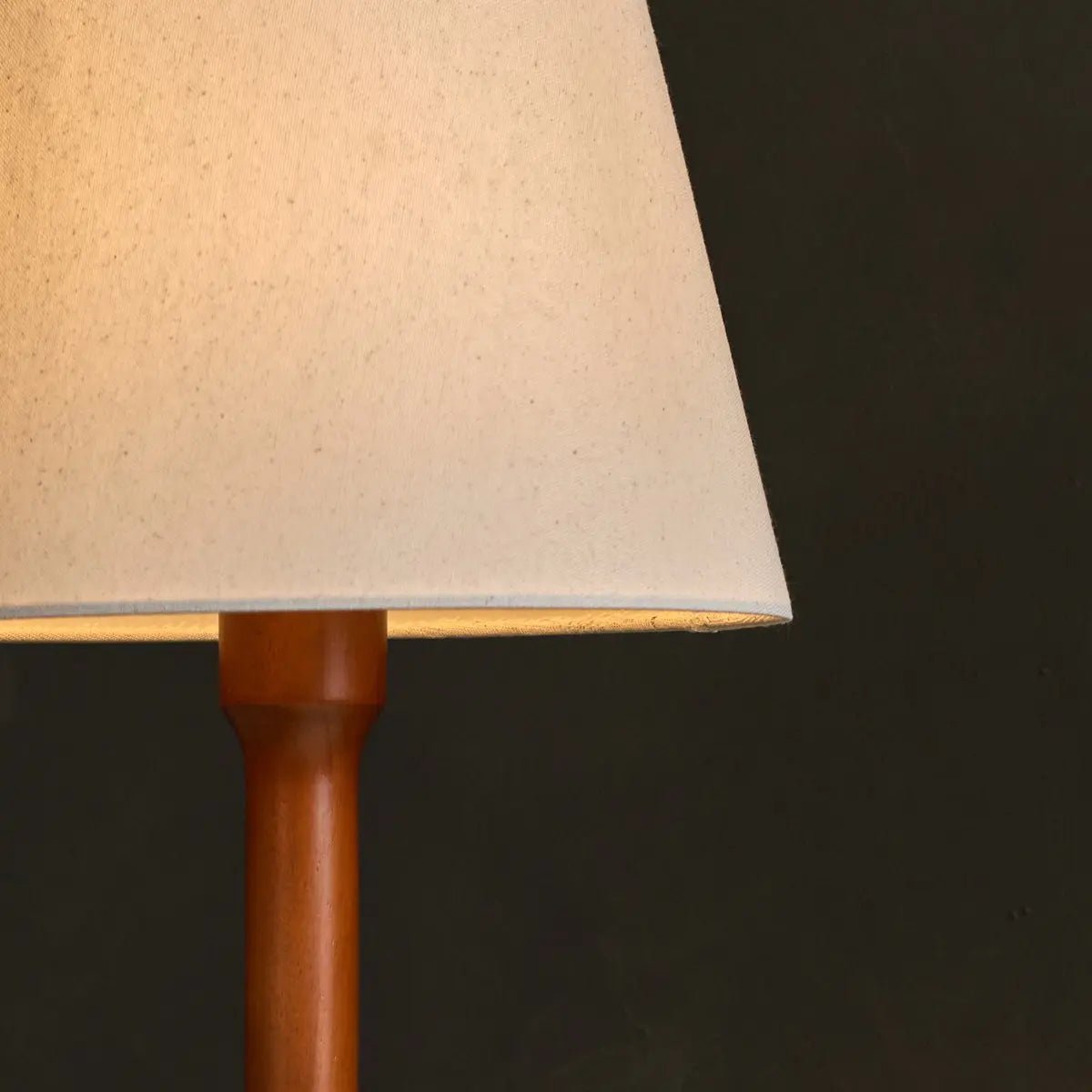 Nova Kastanjebruine Houten Lamp | Stijlvolle verlichting