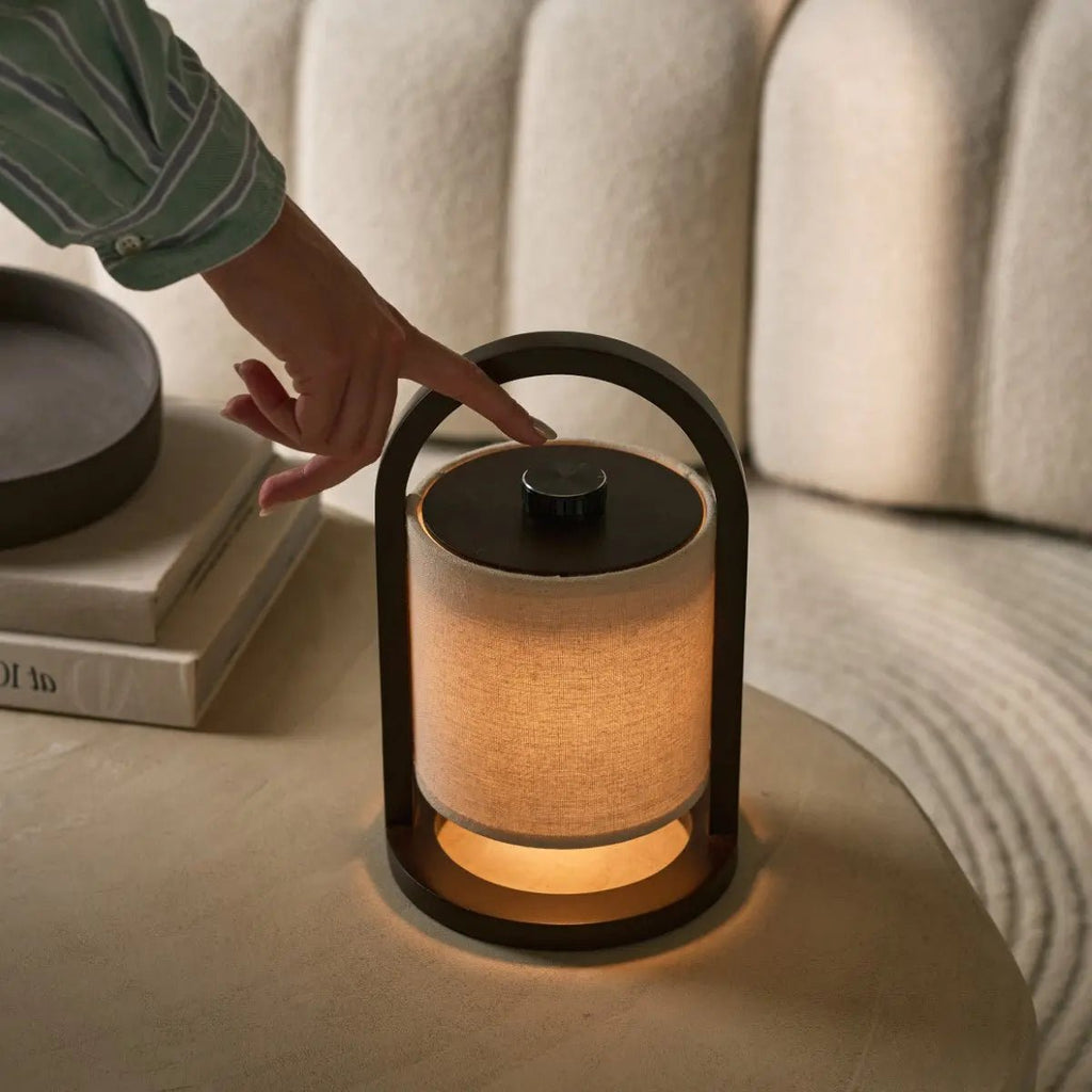 Rivier Donkerbruin Houten Oplaadbare Lamp | Linnenmix, veelzijdig en tot 100 uur batterijduur