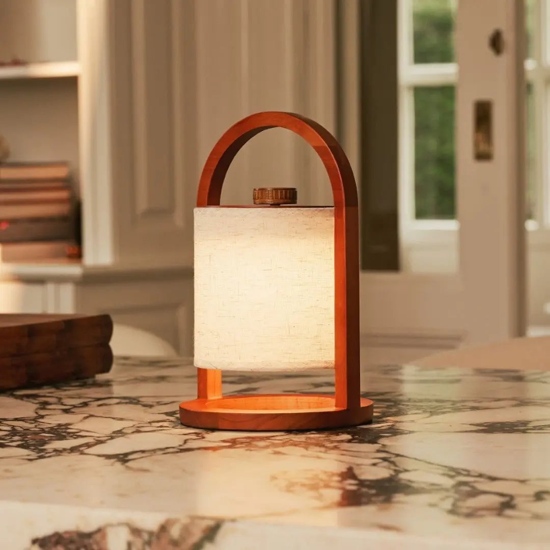 Rivierkastanjebruine houten oplaadbare lamp | Linnenmix, veelzijdig en tot 100 uur batterijduur