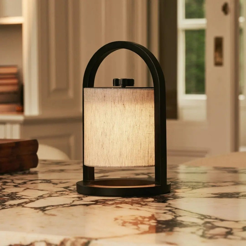 Rivier Zwarte Houten Oplaadbare Lamp | Linnenmix, veelzijdig en tot 100 uur batterijduur