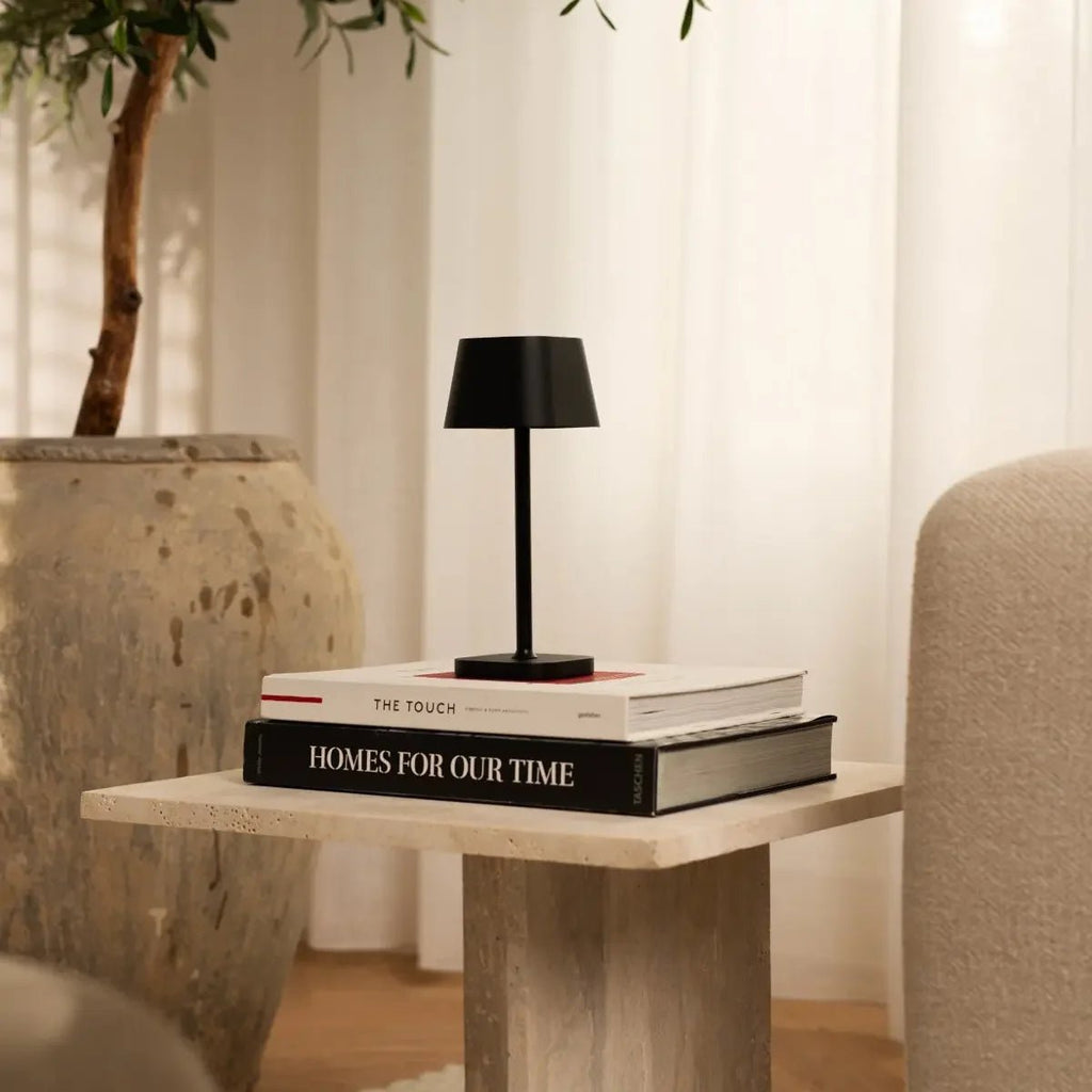 Ava Zwarte Oplaadbare Tafellamp | Slanke draadloze verlichtingsoplossing