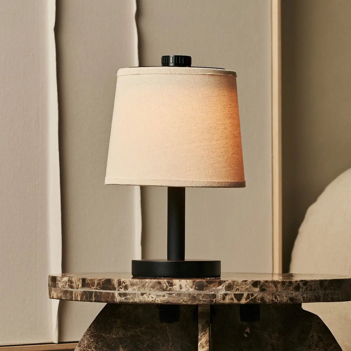 Rover zwarte houten oplaadbare lamp | Snoerloos, dimbaar en linnenmix