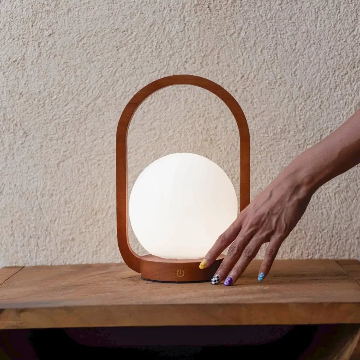 Skye kastanjebruine houten draadloze lamp | Oplaadbaar, dimbaar en 3 lichtmodi