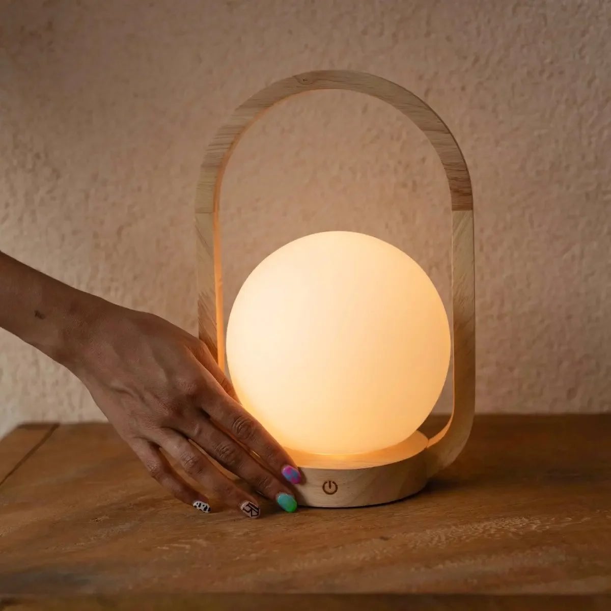 Skye Lichtbruine Houten Snoerloze Lamp | Oplaadbaar, dimbaar en 3 lichtmodi