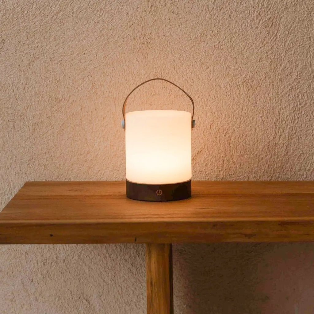 Avery Donkerbruine Oplaadbare Houten Tafellamp | Leren band, draadloos en dimbaar
