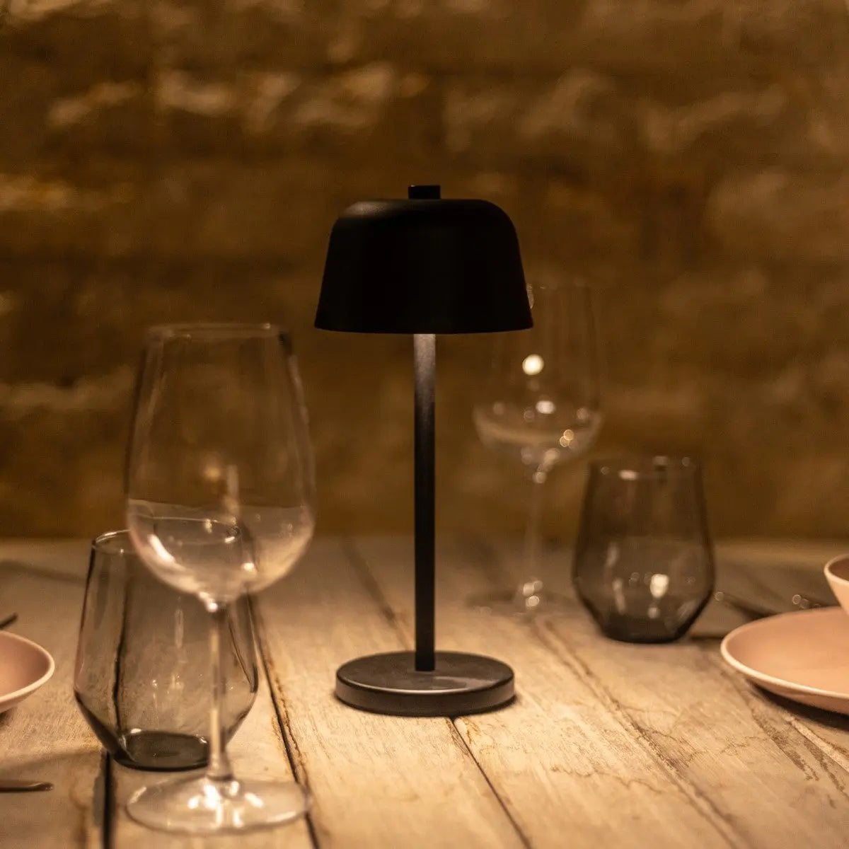 Anton Zwarte Oplaadbare Tafellamp | Stijlvolle en draadloze verlichting