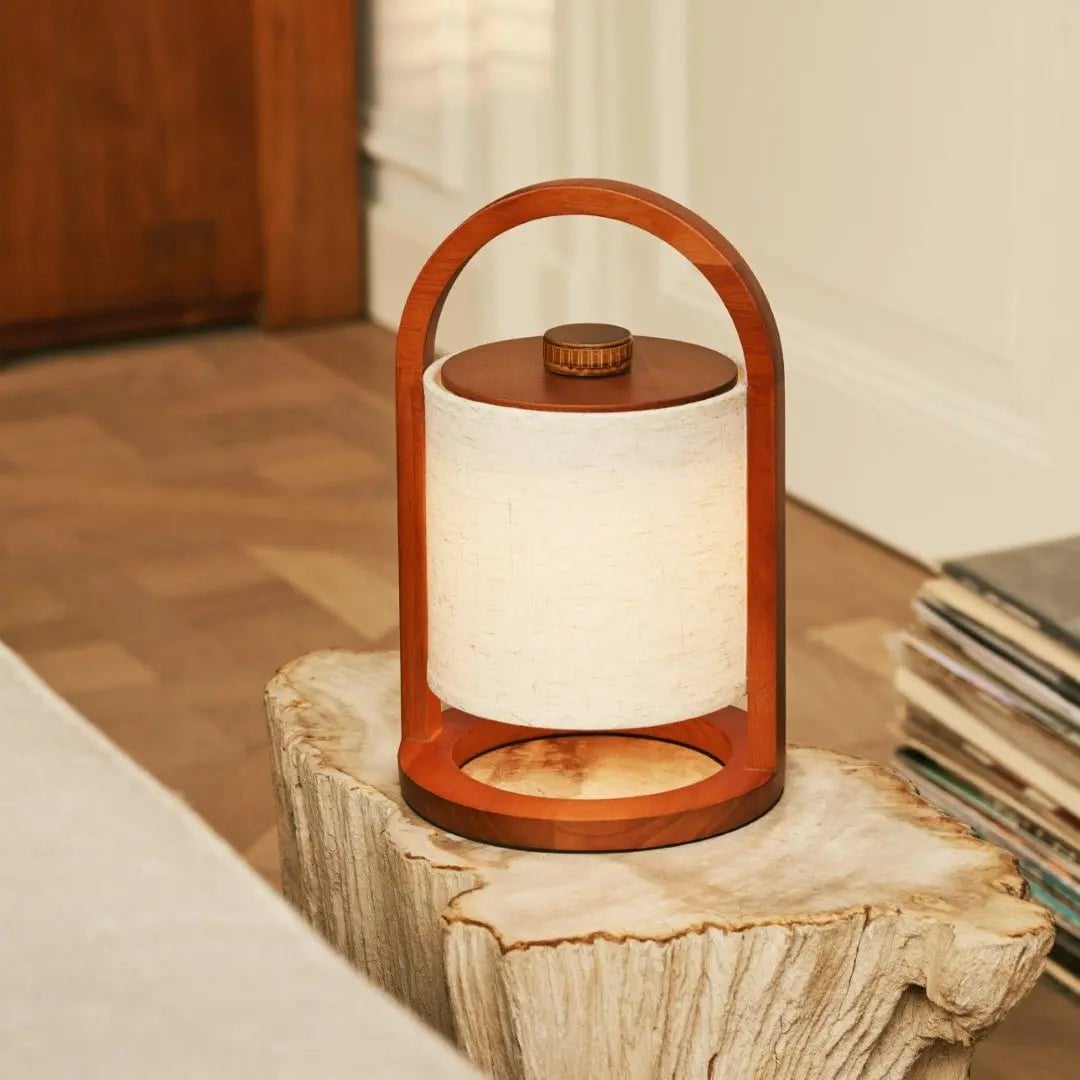 Rivierkastanjebruine houten oplaadbare lamp | Linnenmix, veelzijdig en tot 100 uur batterijduur