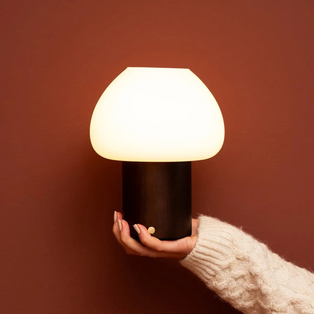 Fynn Donkerbruine Houten Lamp | Oplaadbaar, dimbaar en stijlvol