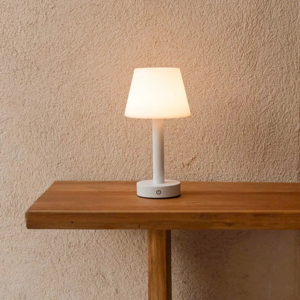 Zoë Witte Houten Oplaadbare Tafellamp | Dimbaar, USB-C en tot 80 uur batterijduur