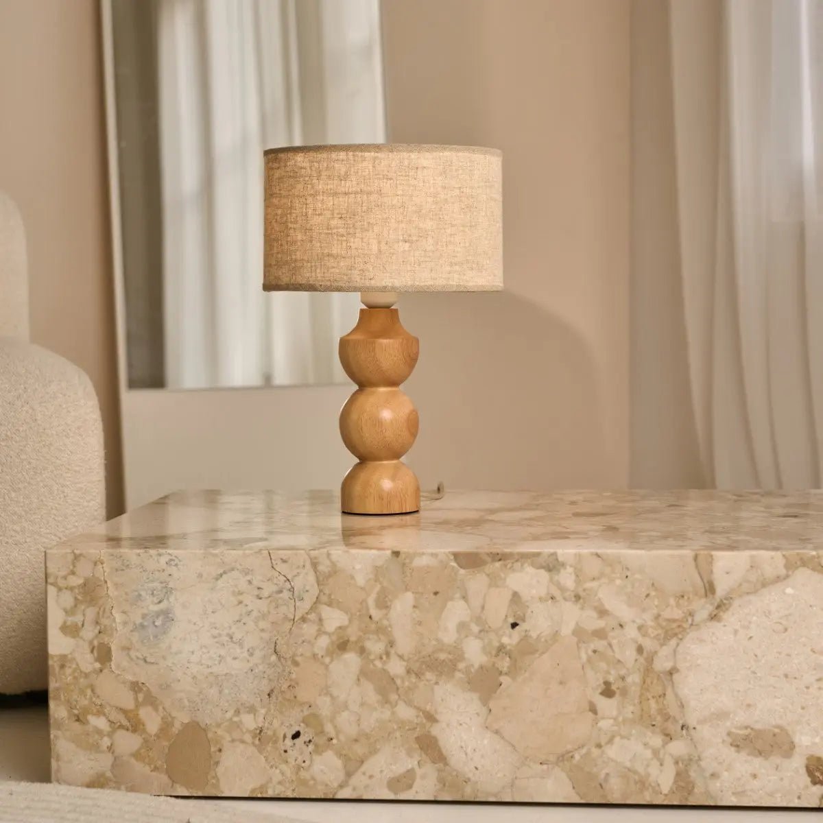 Oliver Lichtbruine Houten Lamp | Linnenmix schaduw en elegant ontwerp