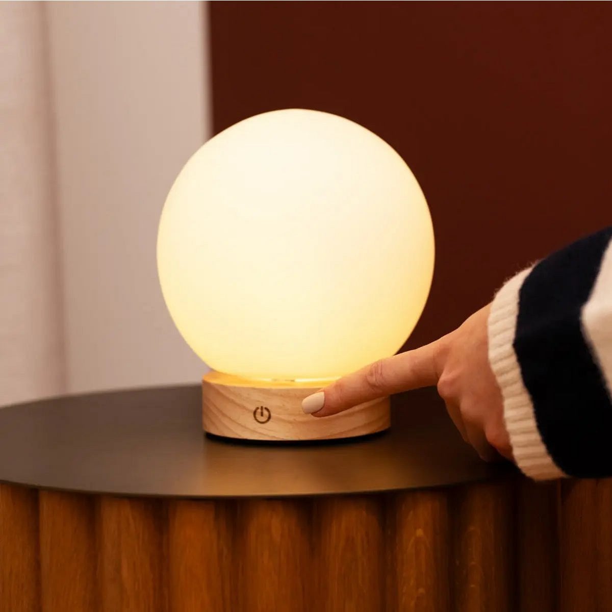 Flore Lichtbruine Houten Lamp | Oplaadbare, dimbare en draadloze verlichting