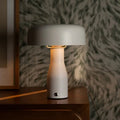 Jape Wit metalen tafellamp | Tijdloos ontwerp en elegante stijl