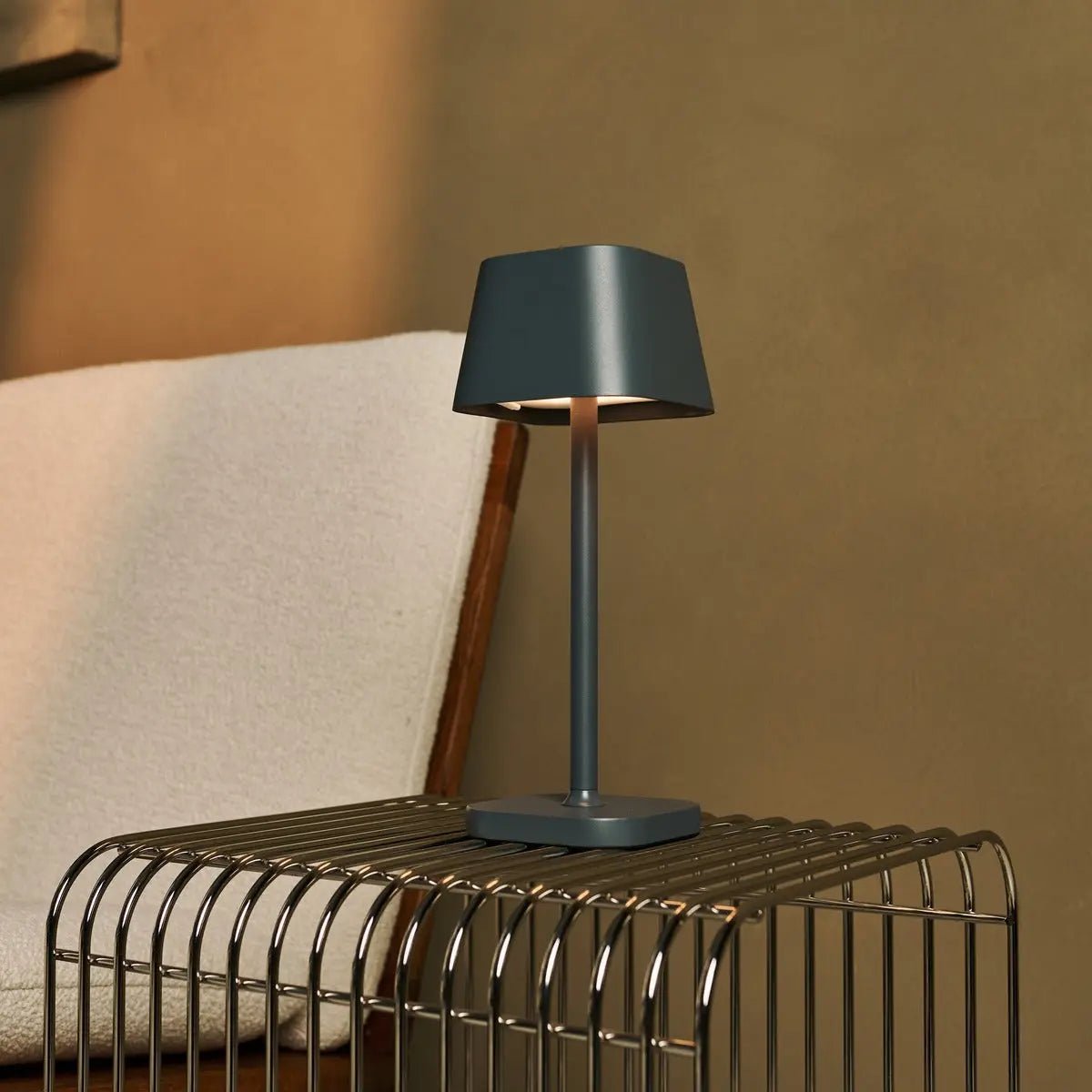 Ava Steengrijs Oplaadbare Tafellamp | Stijlvolle, draadloze lamp en dimbaar