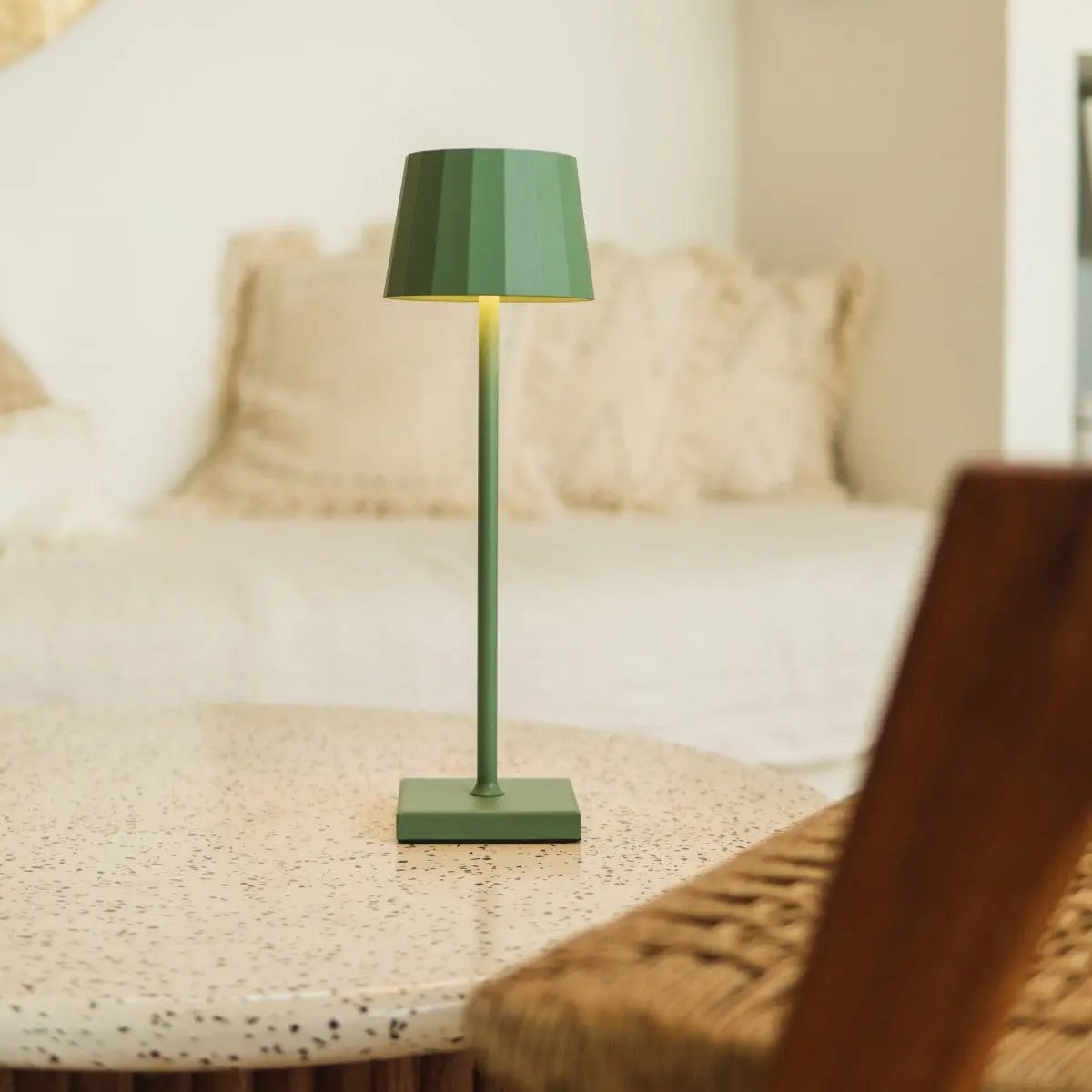 William Sage Groene Oplaadbare Tafellamp | USB-C, dimbaar, batterijduur van 120 uur