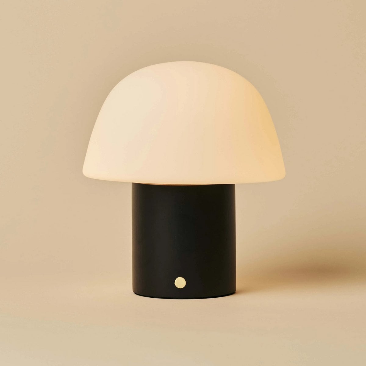 Yannick Zwarte Draadloze Tafellamp | Modern, batterijaangedreven en duurzaam ontwerp