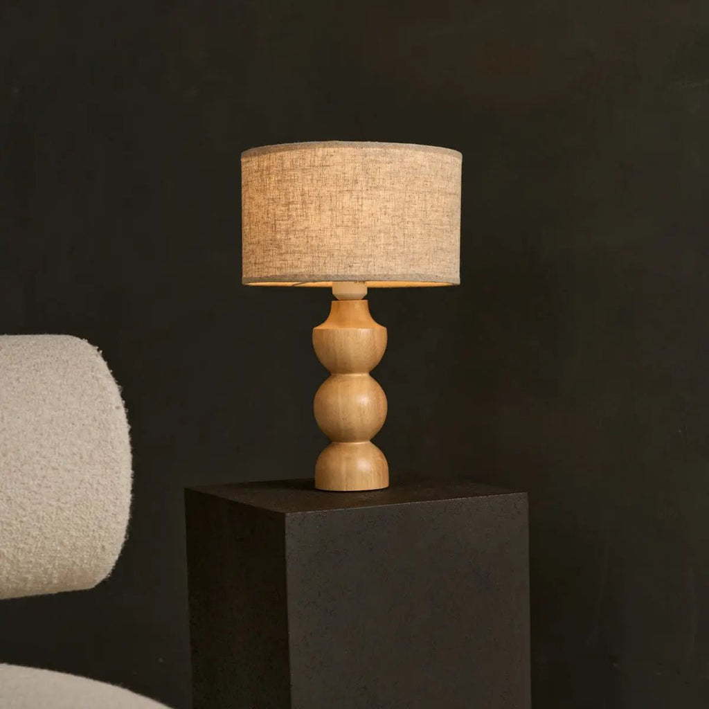 Oliver Lichtbruine Houten Lamp | Linnenmix schaduw en elegant ontwerp