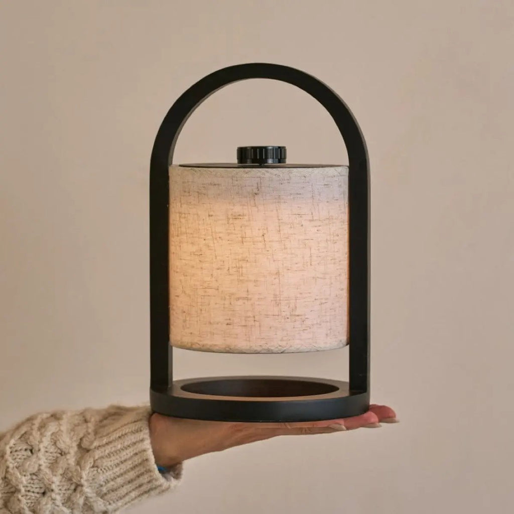 Rivier Zwarte Houten Oplaadbare Lamp | Linnenmix, veelzijdig en tot 100 uur batterijduur
