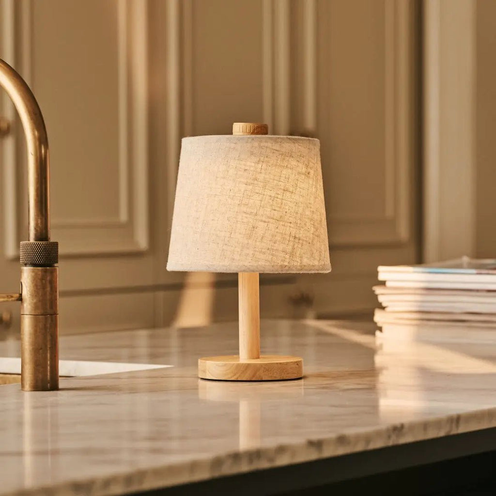 Rover Lichtbruine Houten Oplaadbare Lamp | Snoerloos, dimbaar en linnenmix