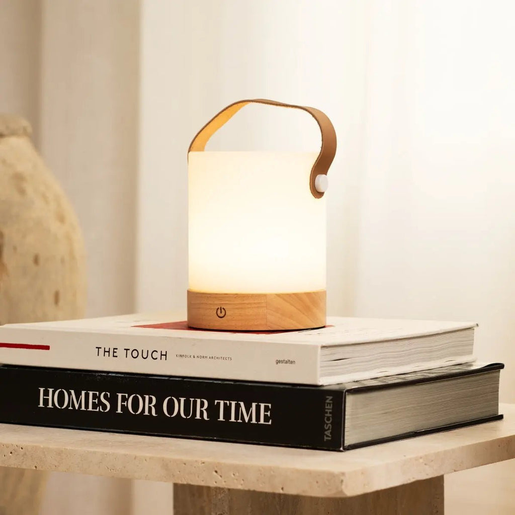 Avery Lichtbruine Oplaadbare Houten Tafellamp | Leren band, draadloos en dimbaar