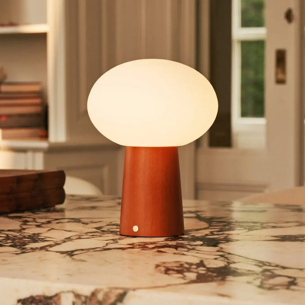 Max Kastanjebruine Houten Snoerloze Tafellamp | Oplaadbaar, glas, duurzaam ontwerp