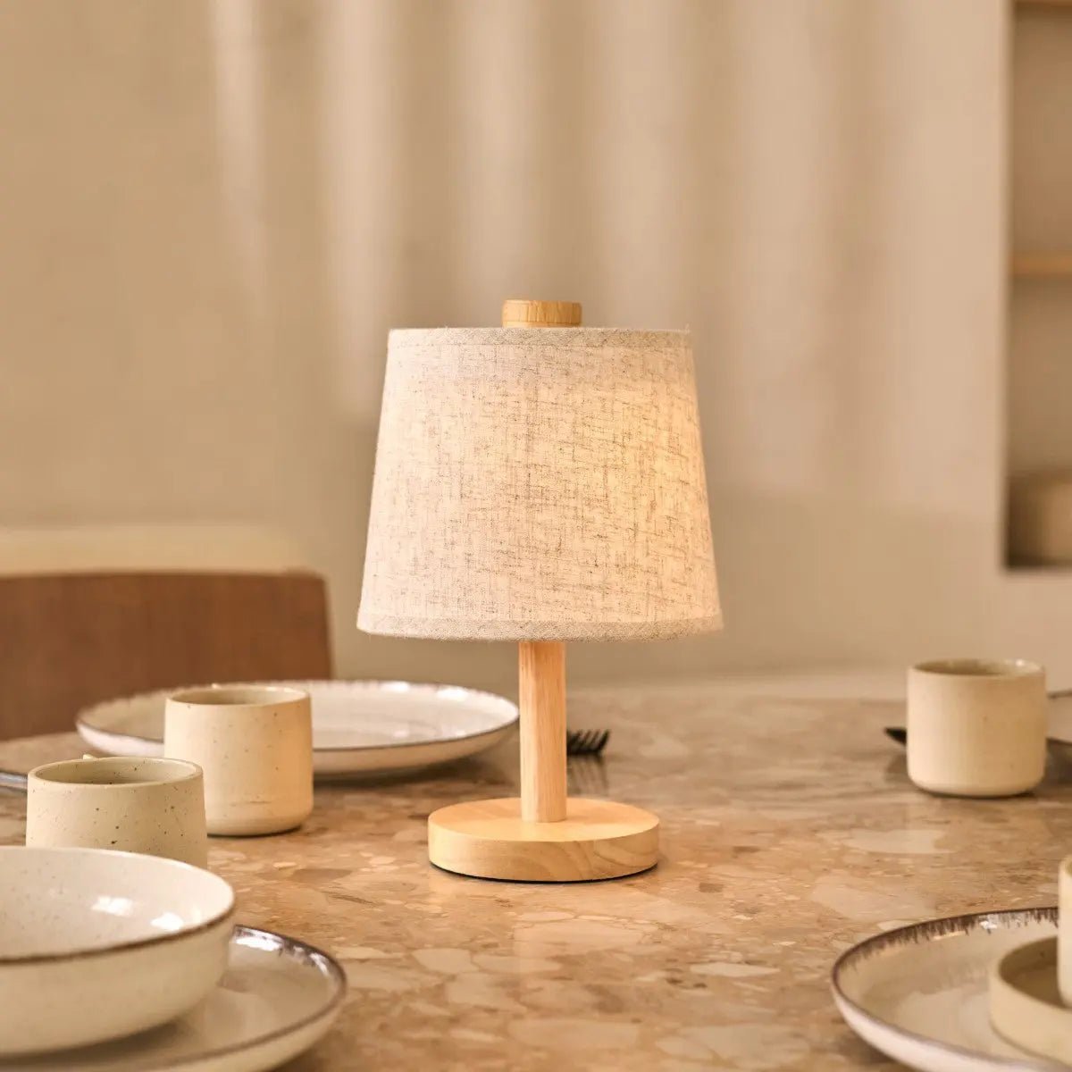 Rover Lichtbruine Houten Oplaadbare Lamp | Snoerloos, dimbaar en linnenmix