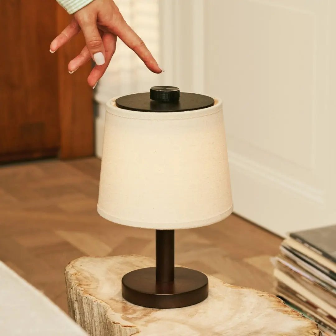 Rover Donkerbruine Houten Oplaadbare Lamp | Snoerloos, dimbaar en linnenmix