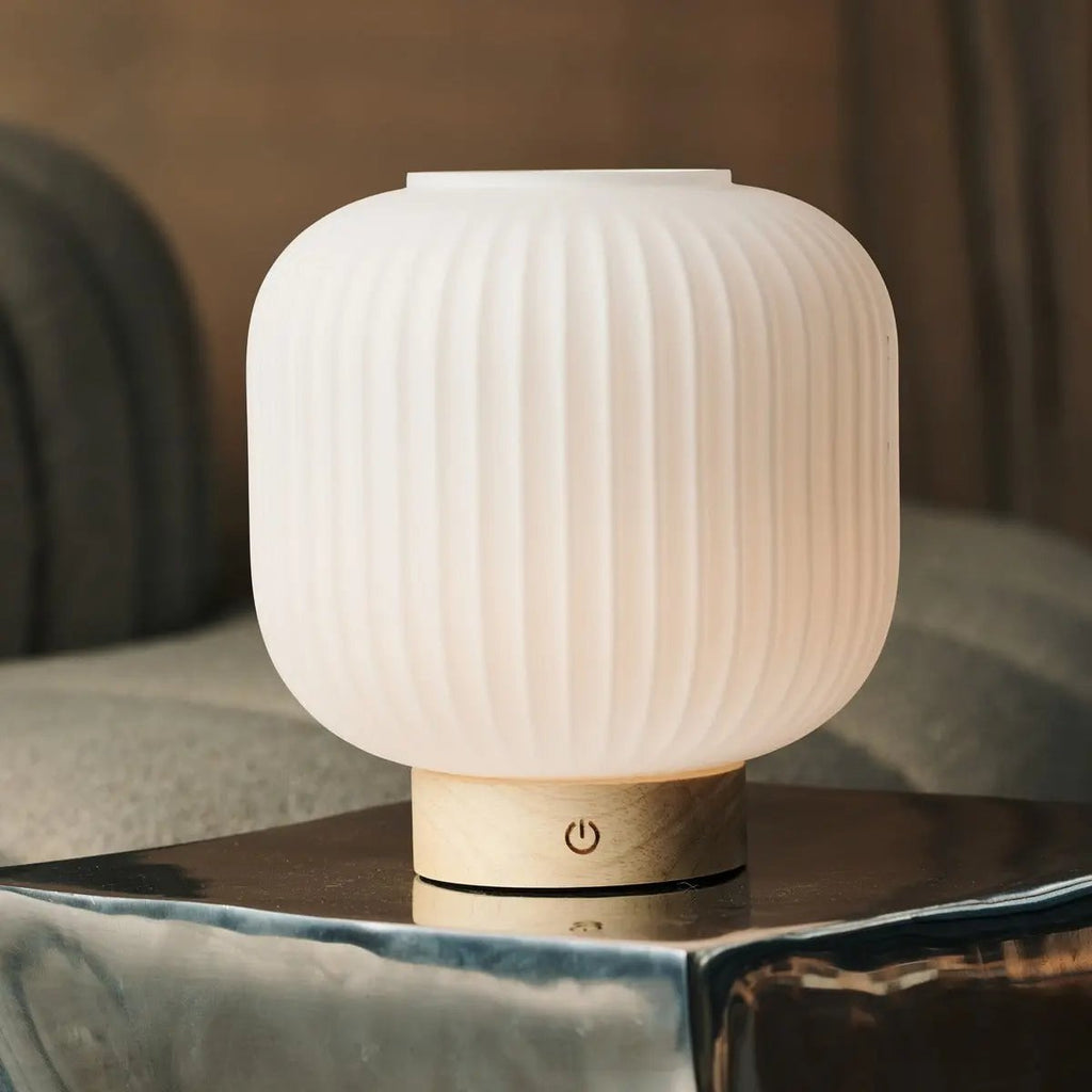 Lyla Lichtbruine Unieke Oplaadbare Lamp | Glazen lampenkap, dimbaar en 3 lichtmodi