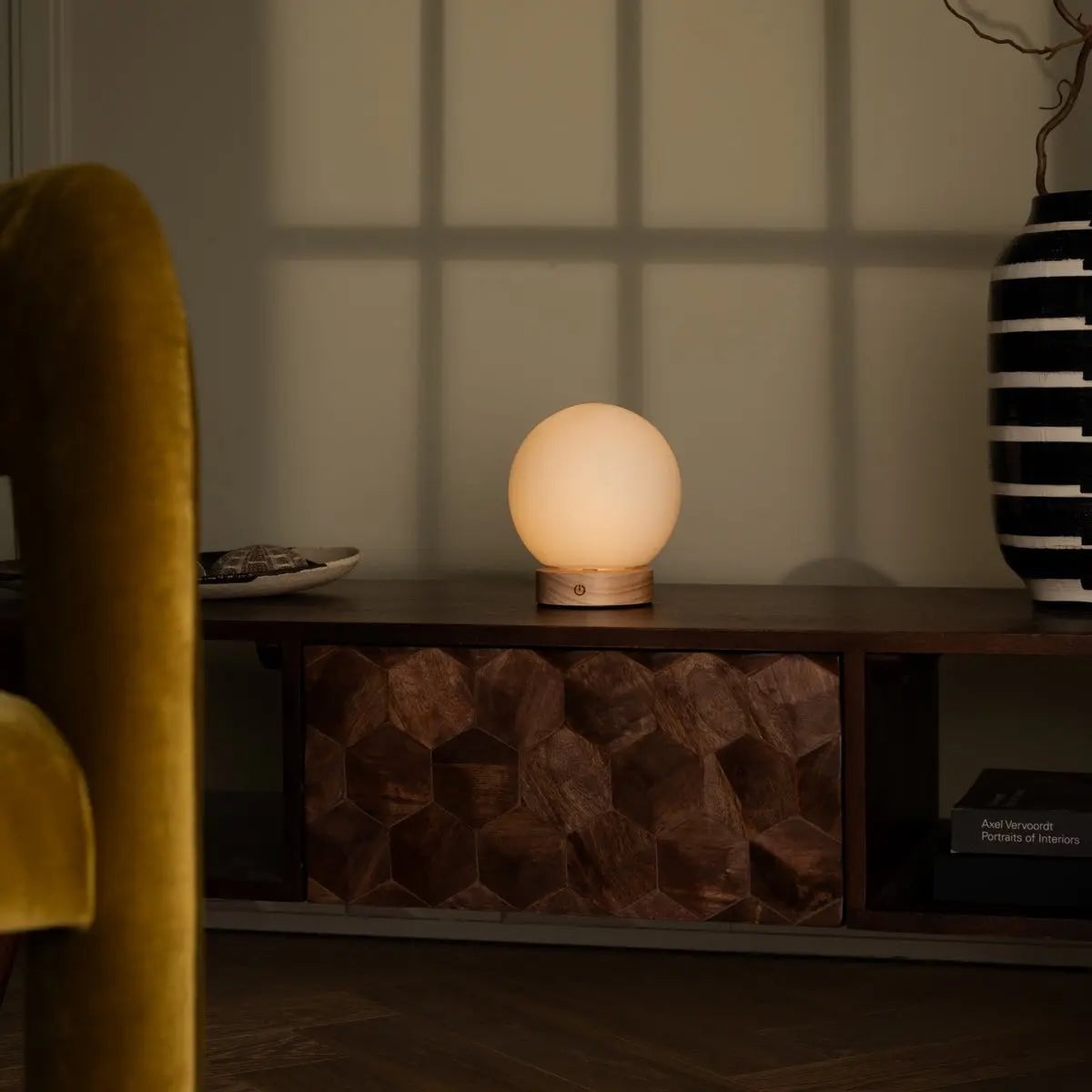 Flore Lichtbruine Houten Lamp | Oplaadbare, dimbare en draadloze verlichting