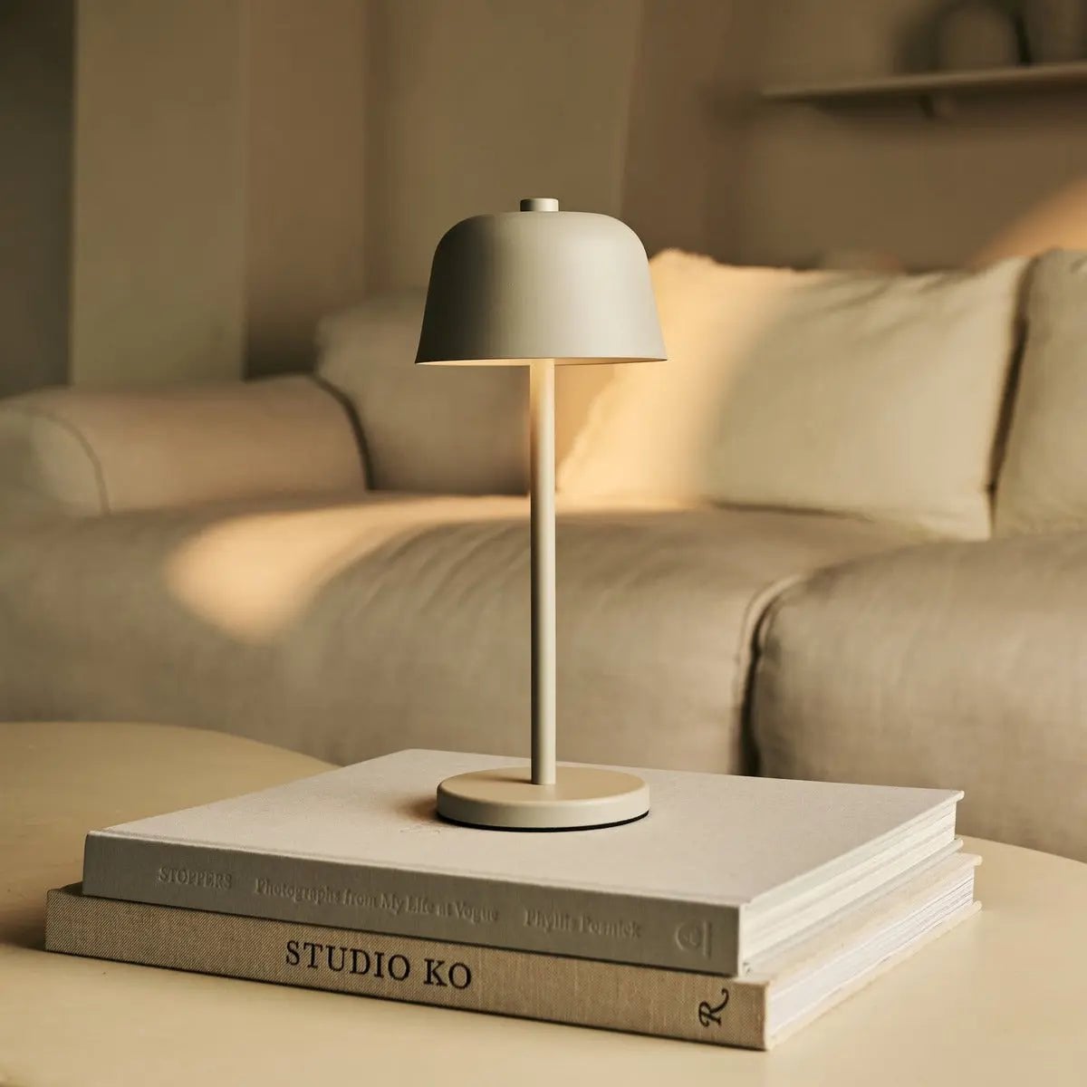 Anton vanille oplaadbare tafellamp | Stijlvolle en draadloze verlichting
