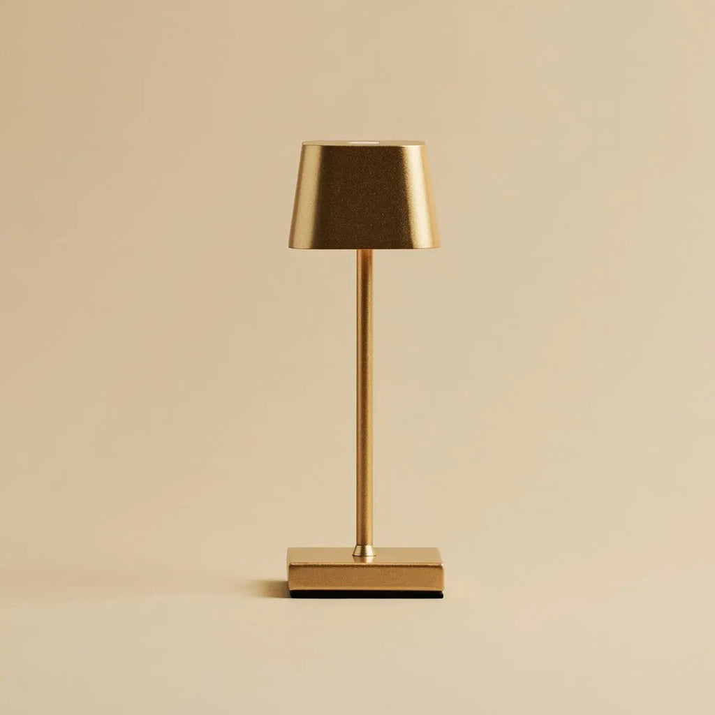 Sarphati Mini Goud Draadloze Tafellamp | Oplaadbaar via laadstation en 3 lichtmodi