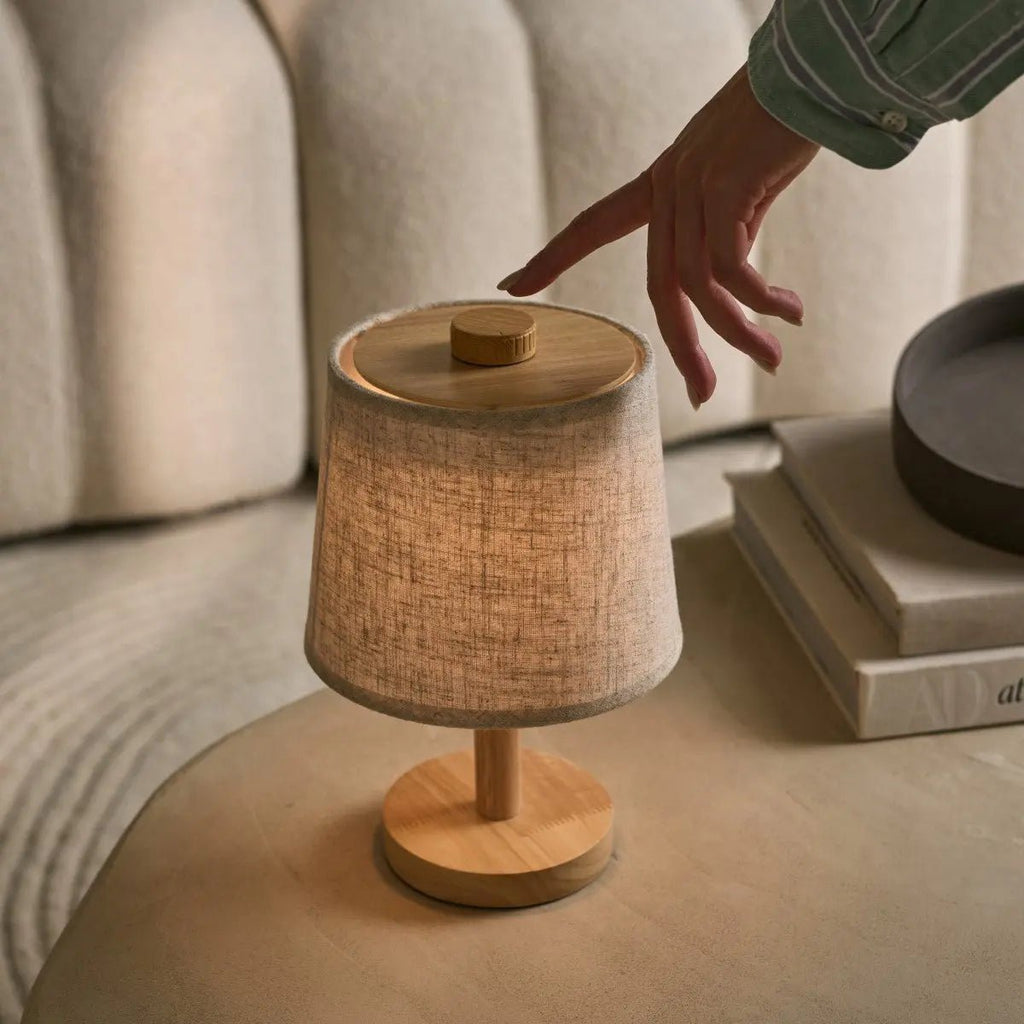 Rover Lichtbruine Houten Oplaadbare Lamp | Snoerloos, dimbaar en linnenmix