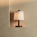 Rover kastanjebruine houten oplaadbare lamp | Snoerloos, dimbaar en linnenmix