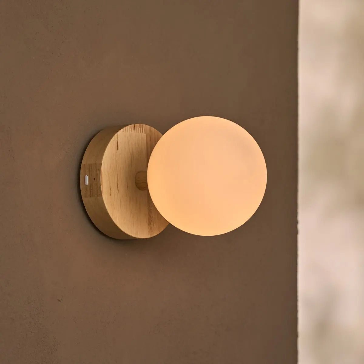 Richella Lichtbruine Houten & Glazen Wandlamp | Oplaadbaar en draadloos