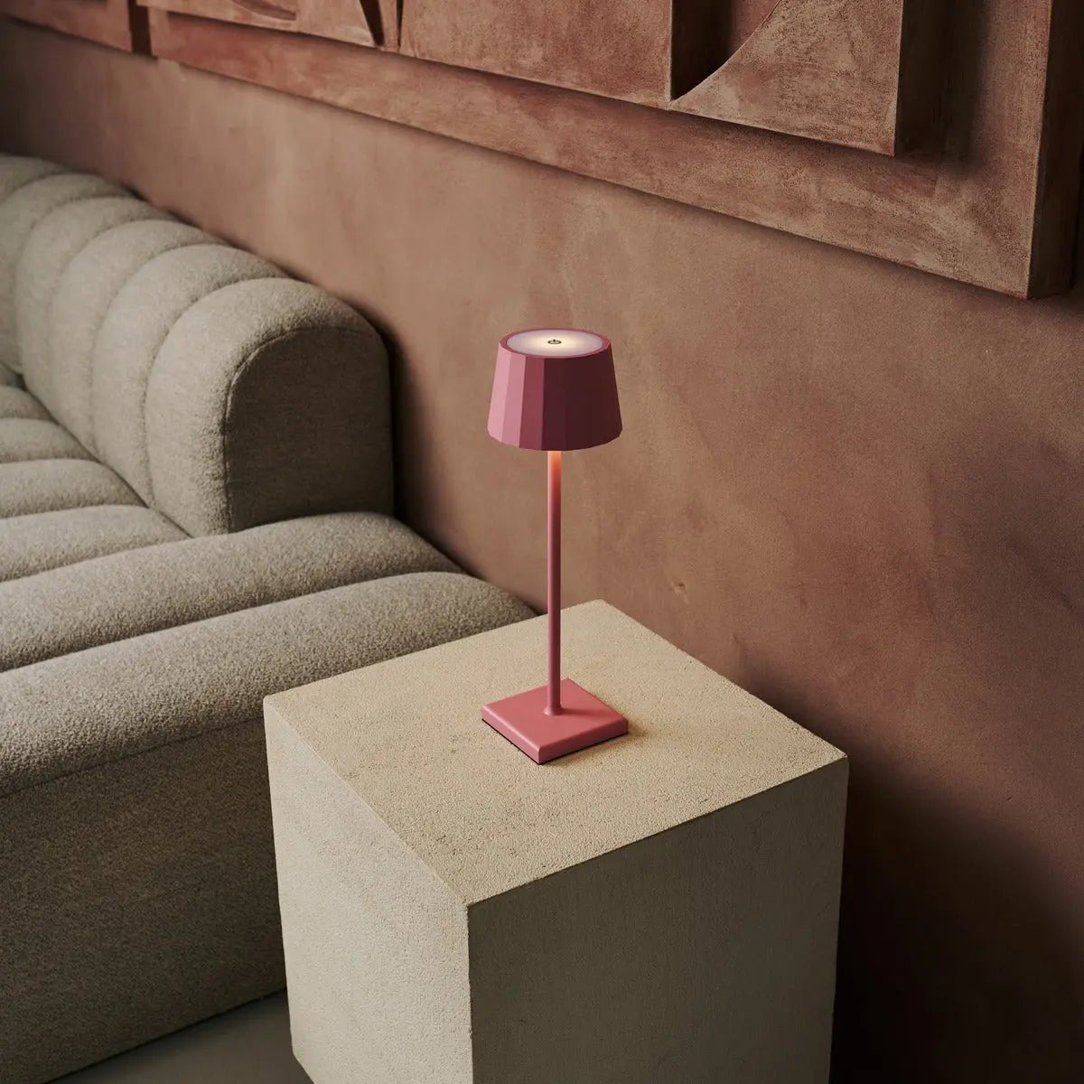 Wouter Flamingo Roze Oplaadbare Tafellamp | Draadloos opladen en batterijduur van 120 uur