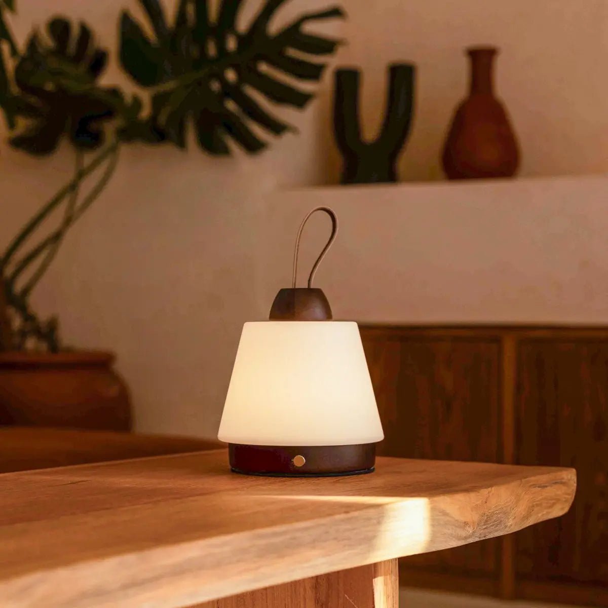 Liv Donkerbruin Oplaadbare Lamp | Leren band, dimbaar en 3 lichtmodi