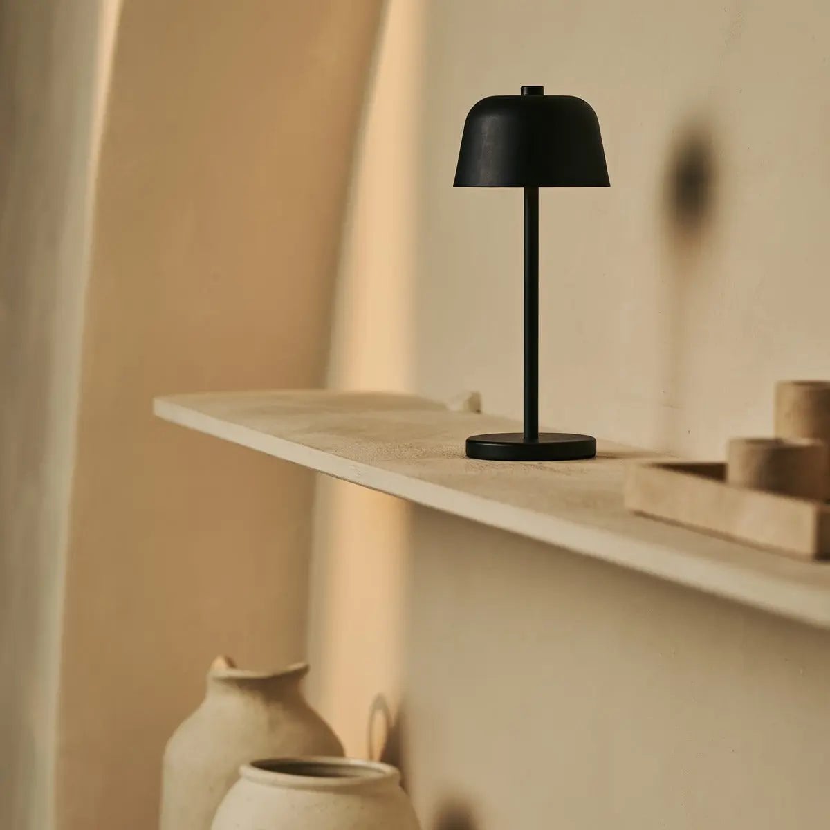 Anton Zwarte Oplaadbare Tafellamp | Stijlvolle en draadloze verlichting
