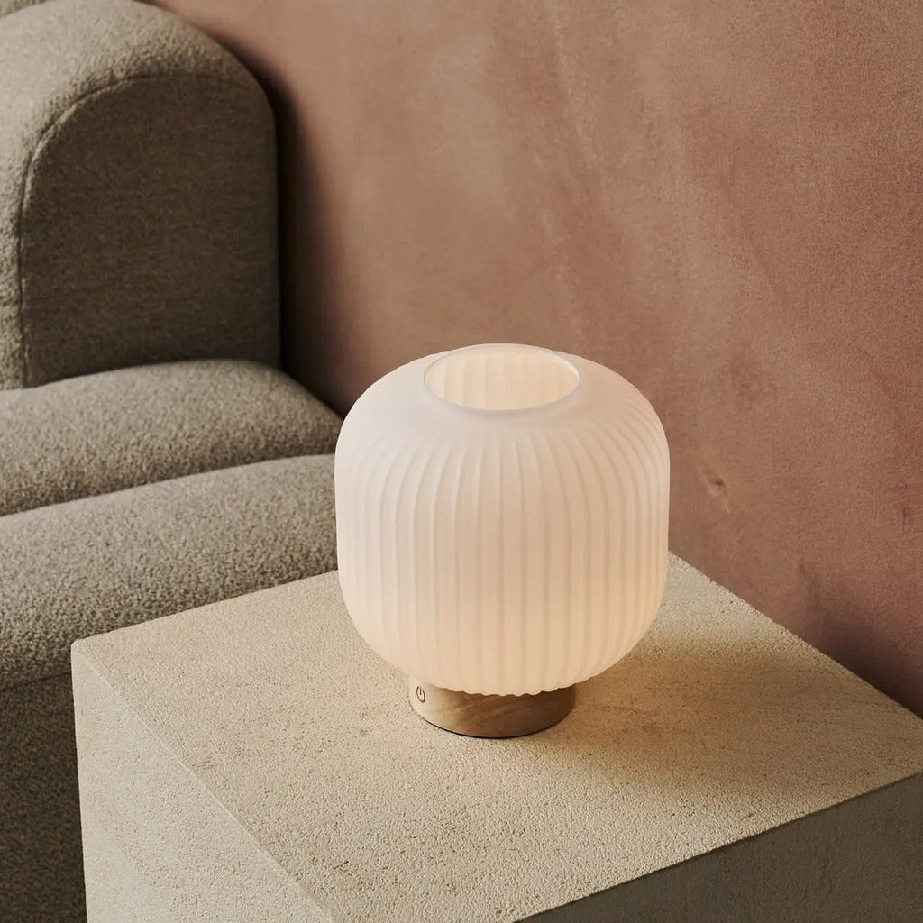 Lyla Lichtbruine Unieke Oplaadbare Lamp | Glazen lampenkap, dimbaar en 3 lichtmodi