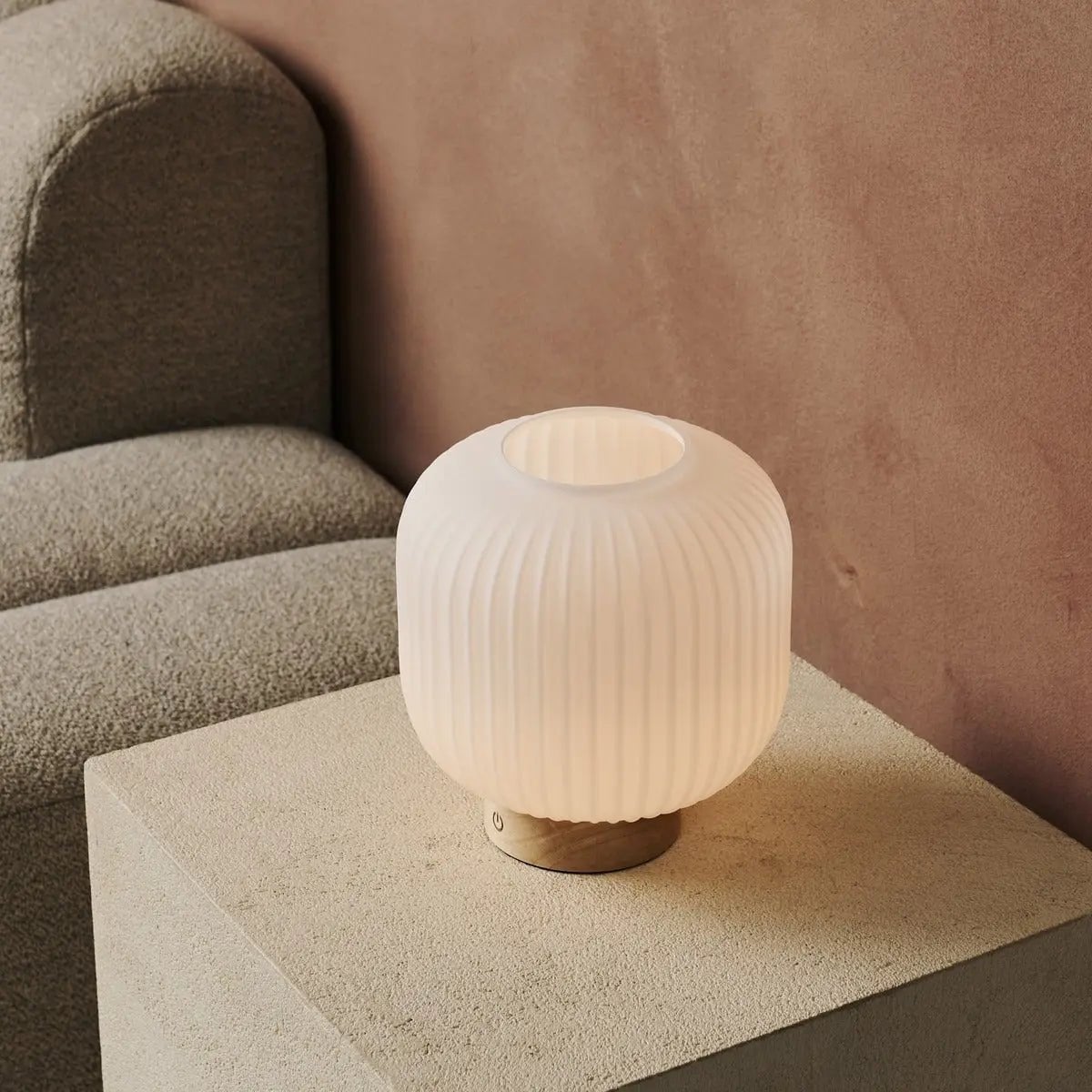 Lyla Lichtbruine Unieke Oplaadbare Lamp | Glazen lampenkap, dimbaar en 3 lichtmodi