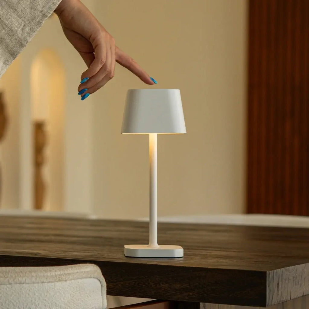 Ava Witte Oplaadbare Tafellamp | Stijlvolle, draadloze en dimbare verlichting