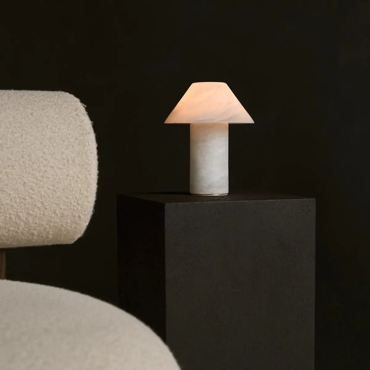 Eleonora Stijlvolle Albasten Lamp | Uniek ontwerp met zachte gloed