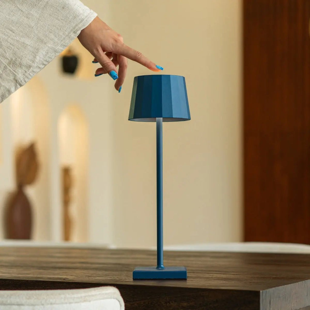 Wouter Delfts Blauw Oplaadbare Tafellamp | Draadloos opladen en batterijduur van 120 uur