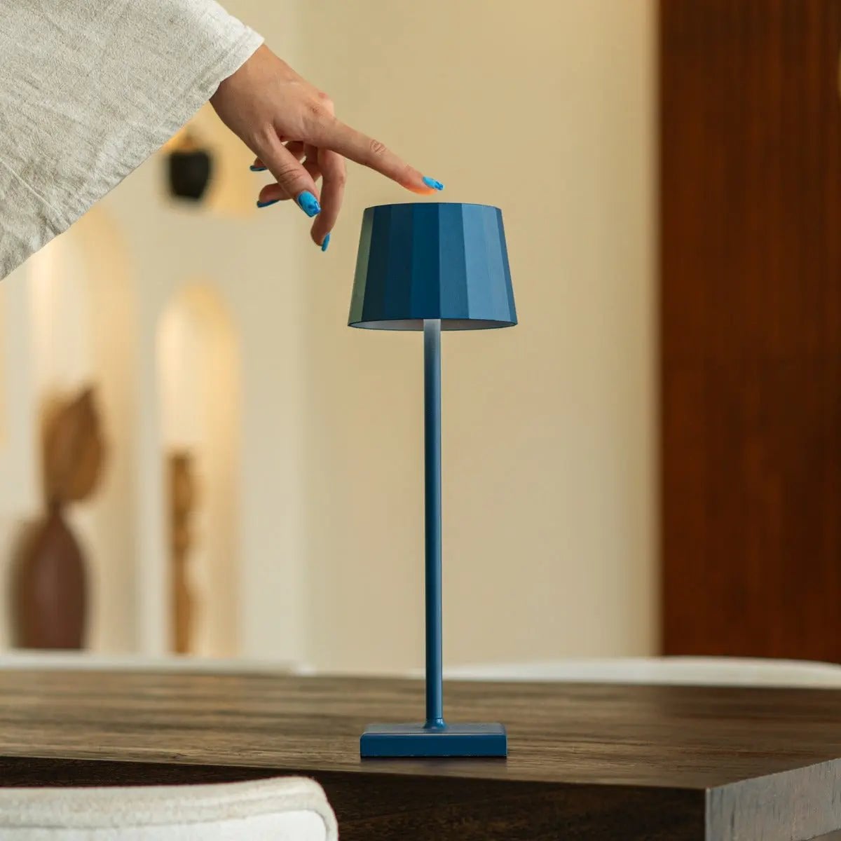 Wouter Delfts Blauw Oplaadbare Tafellamp | Draadloos opladen en batterijduur van 120 uur